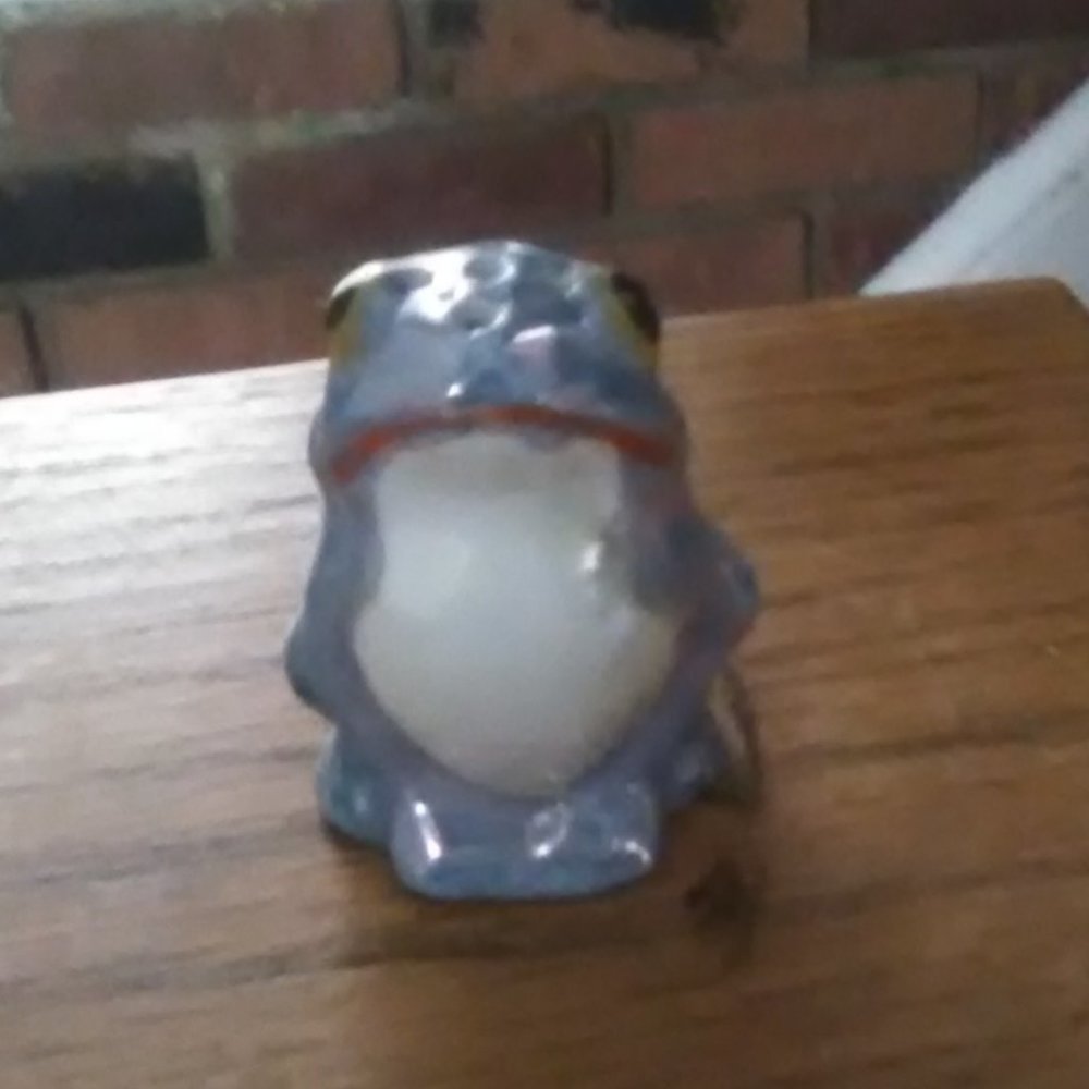 Lusterware Frog - Picture 3 of 7
